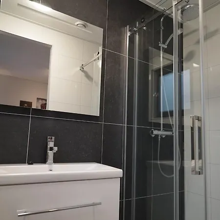 Chalet Suitable For Disabled People *